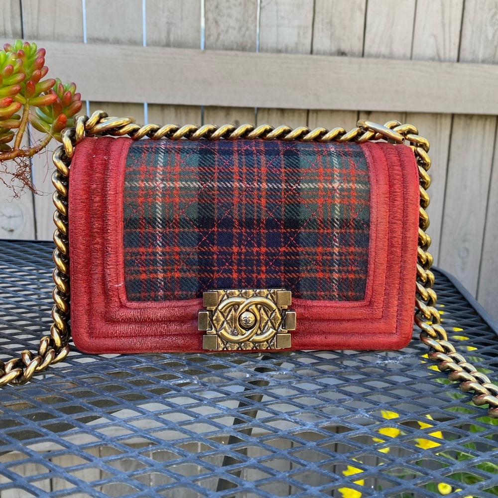 ♥️Authentic Chanel limited Boy Bag square 🥰😍
